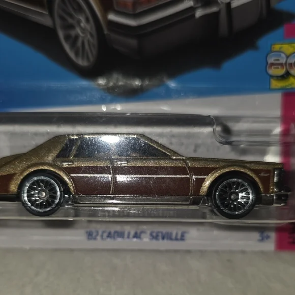 Hot Wheels '82 Cadillac Seville Die-Cast Car - Picture 6 of 8